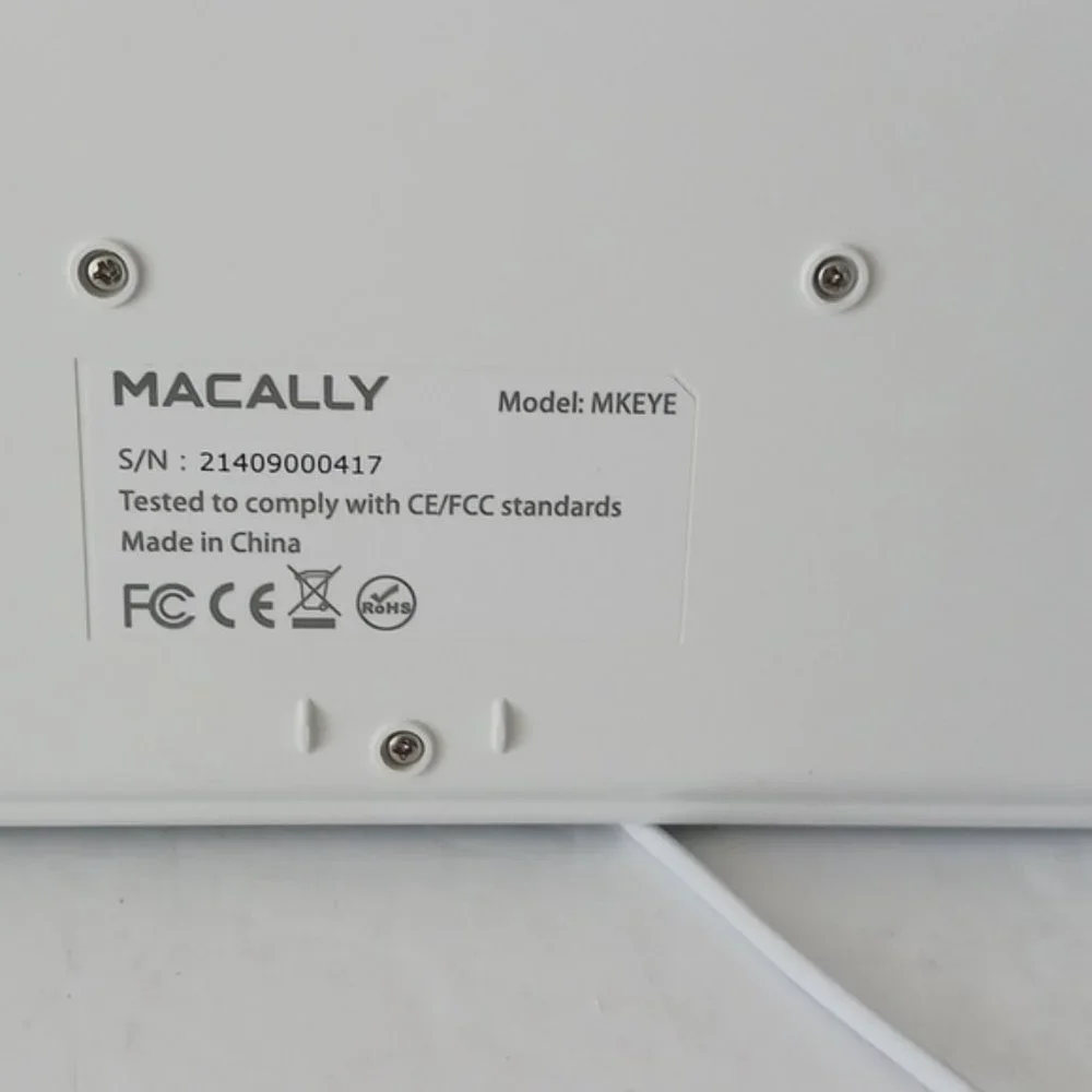 Macally 104 key full size USB Keyboard for Mac and PC in white